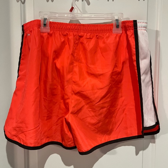 Women’s athletic shorts XL - Picture 2 of 3